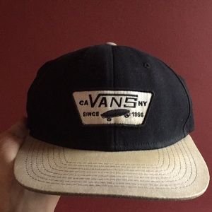 Vans SnapBack Hat!